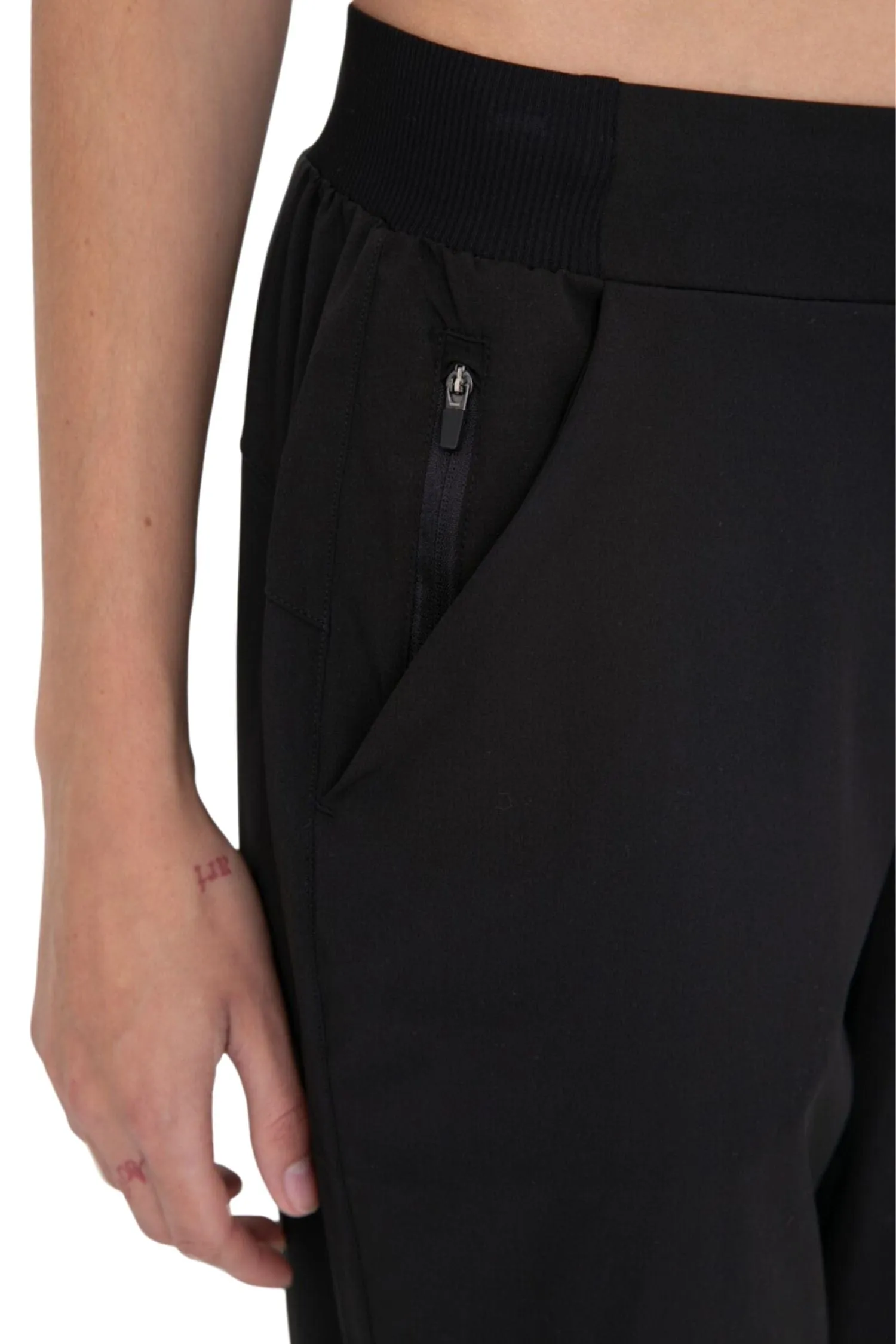 High-Waisted Capri Active Joggers with Pockets